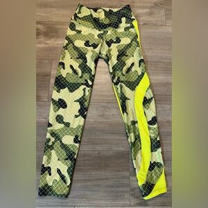 Sadhana Yoga Geometric Shades of Lime Leggings - Size M/L